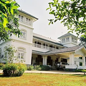 Hotel Manor House, Embulpure
